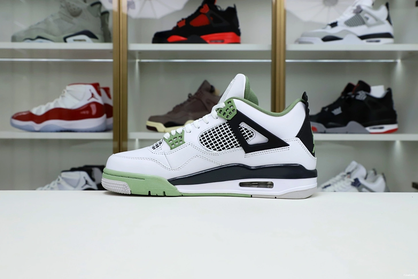 AIR JORDAN 4 